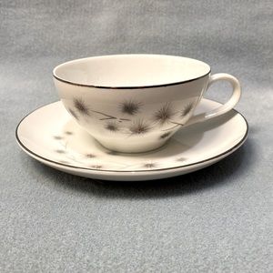 Creative Starburst Platinum Fine China Flat 2-Coffee Cups and Saucers 1014